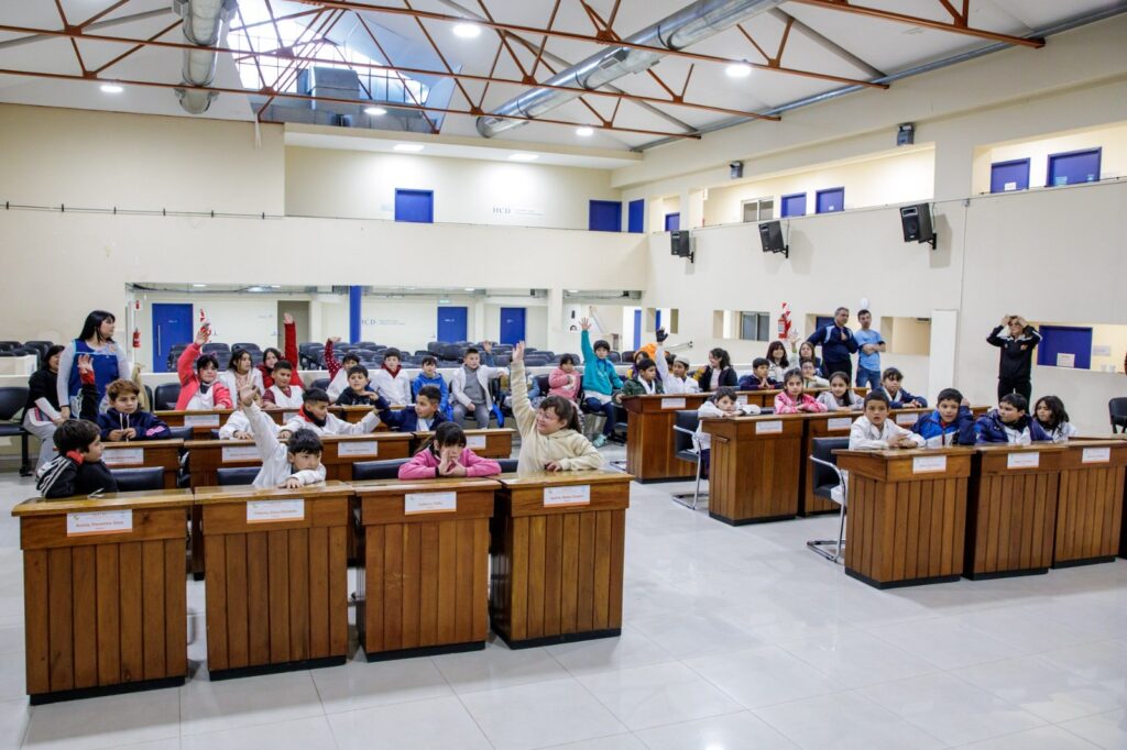 BERAZATEGUI: MÁS DE 1.200 ESTUDIANTES PARTICIPARON DEL PROGRAMA MUNICIPAL CONOCIENDO MI CIUDAD
