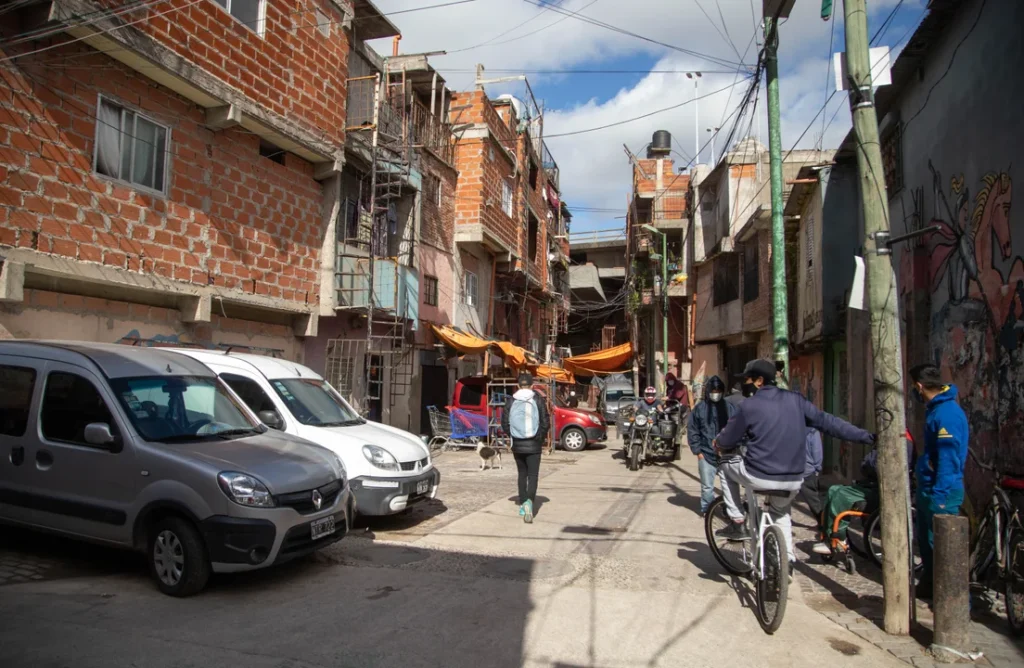 LA CLASE MEDIA YA SE AUTOPERCIBE POBRE, CON LAS URNAS A LA VUELTA DE LA ESQUINA