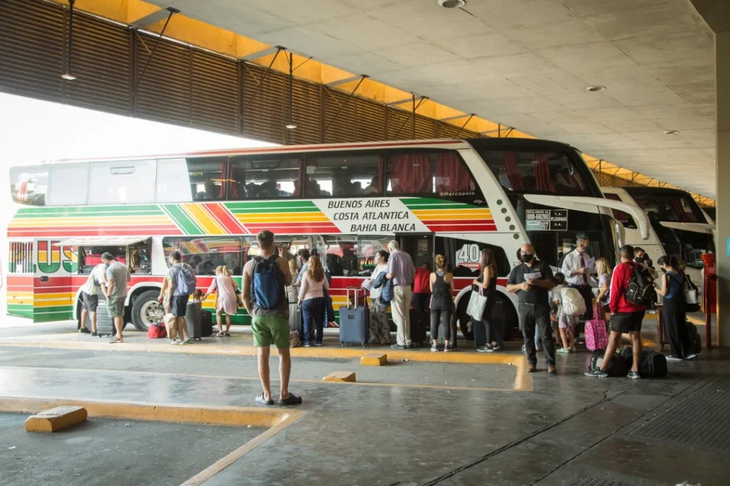 EL GOBIERNO NACIONAL DESREGULA EL TRANSPORTE AUTOMOTOR DE MEDIA Y LARGA DISTANCIA