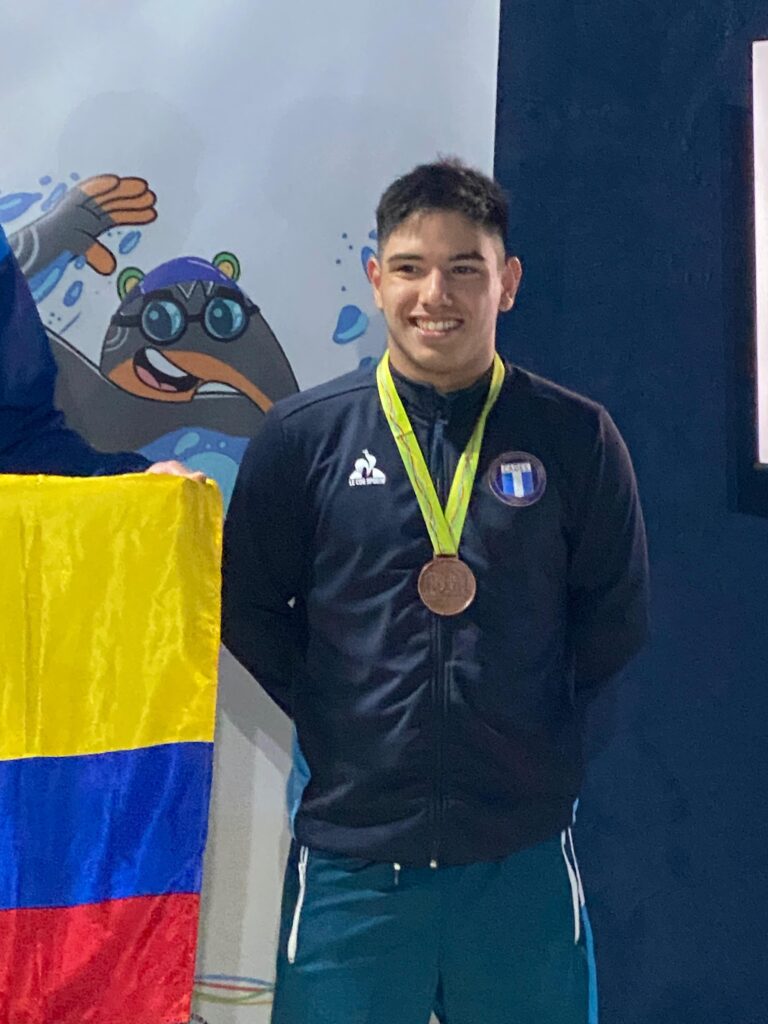 UN VARELENSE, MÚLTIPLE MEDALLISTA PANAMERICANO DE NATACIÓN