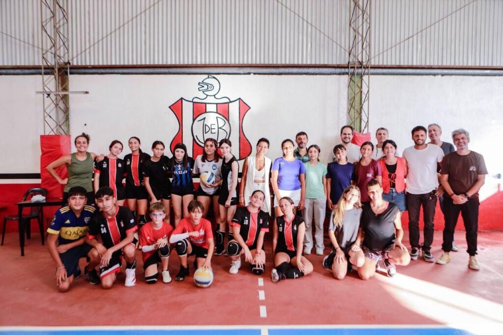 MAYRA RECORRIÓ LA OBRA DE REFACCIÓN DEL CLUB JUVENTUD DE BERNAL