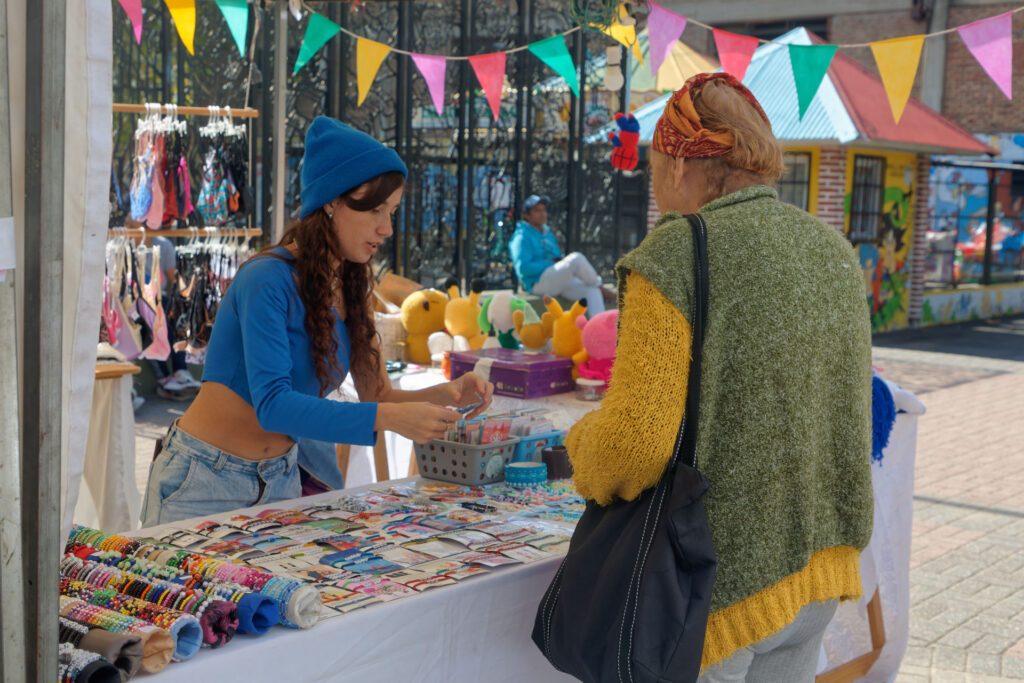 ARTESANÍAS BERAZATEGUENSES EN LA FERIA EMPRENDER