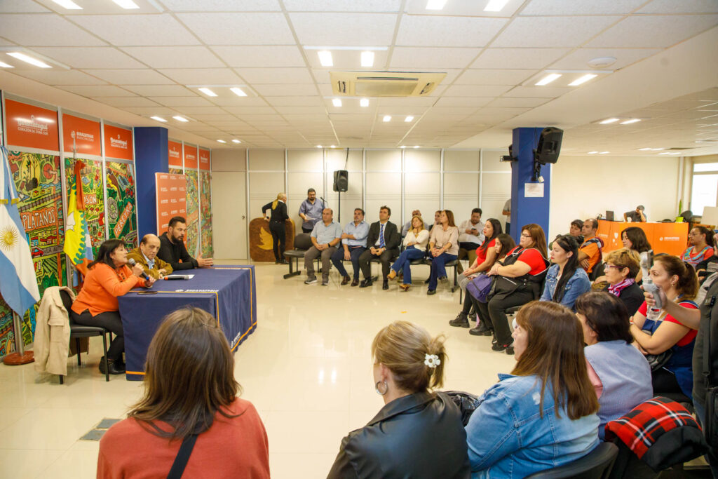 MÁS DE 100 AUXILIARES SE CAPACITARON EN GESTIÓN ALIMENTARIA ESCOLAR