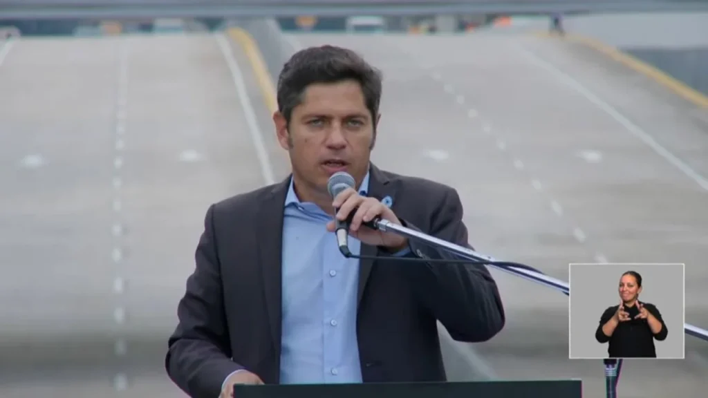 «NO ES VERDAD QUE NO HAY PLATA»: AXEL KICILLOF CRITICÓ A JAVIER MILEI AL INAUGURAR UN VIADUCTO EN BURZACO