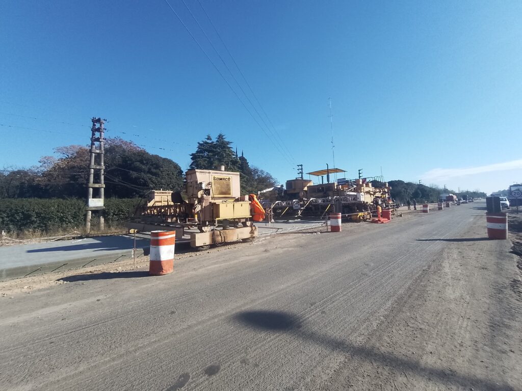 VARELA: CONTINUARON LOS AVANCES EN LA RECONSTRUCCIÓN VIAL DE CARIBONI