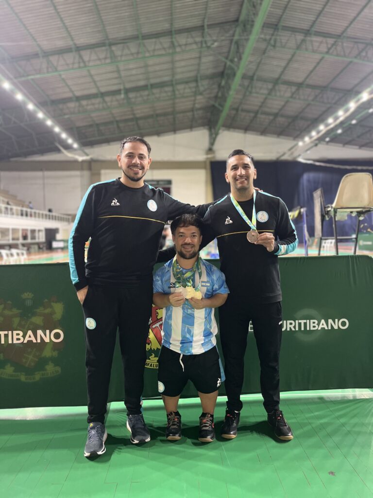 DRIVE, DROP Y SMASH: TÉCNICA VARELENSE PARA CONQUISTAR EL PODIO EN BRASIL
