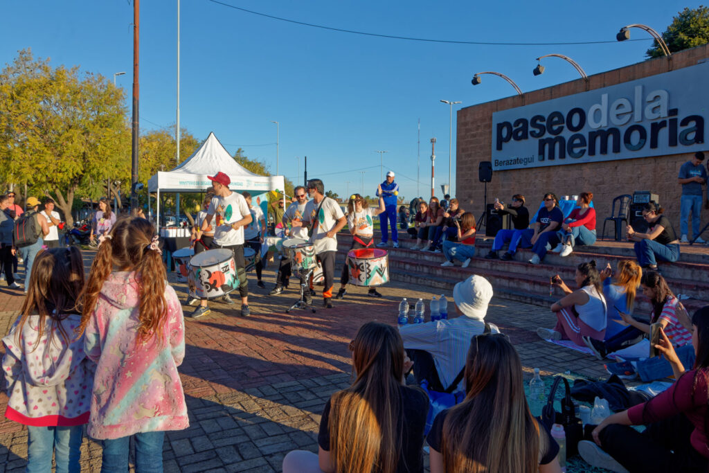 LAS JUVENTUDES DE BERAZATEGUI VIVIERON UN ENCUENTRO EN EL PASEO DE LA MEMORIA 