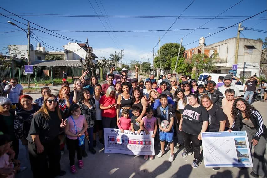 MAYRA RECORRIÓ LAS OBRAS DE PAVIMENTACIÓN QUE SE LLEVAN A CABO EN QUILMES OESTE