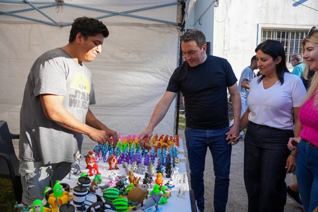 V-COM, UN ESPACIO PARA LAS JUVENTUDES VARELENSES