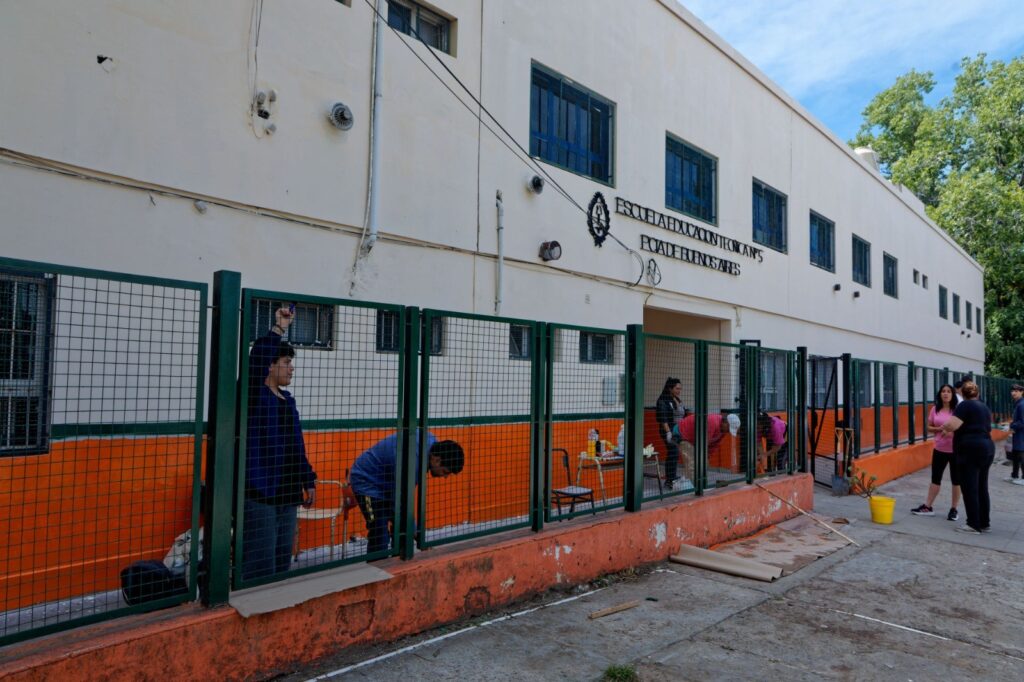 JORNADA DE PINTURA EN LA TÉCNICA N° 5 DE BERAZATEGUI