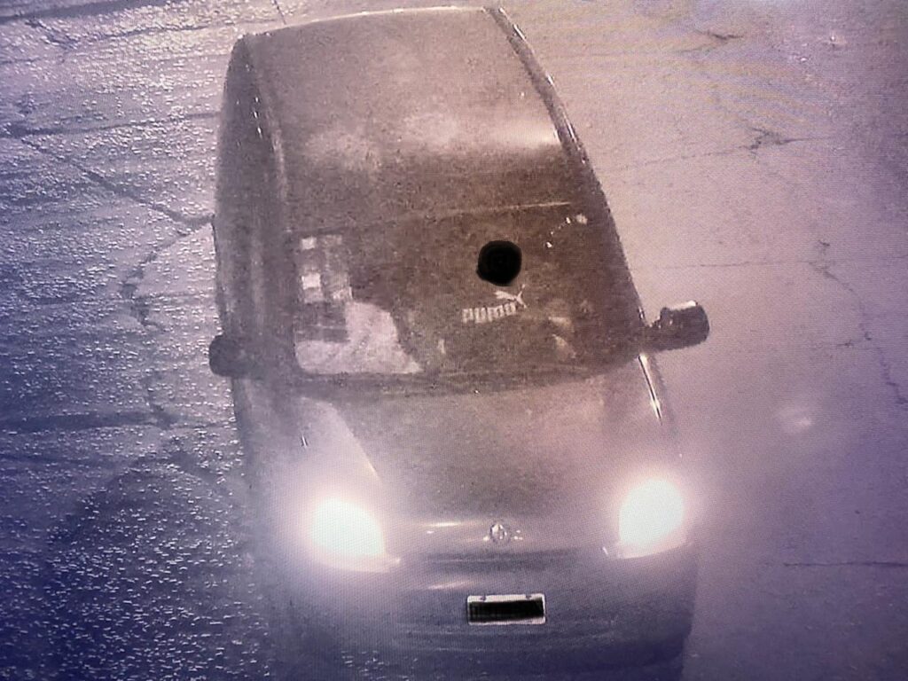 RECUPERARON EN FLORENCIO VARELA UN AUTO ROBADO EN BERAZATEGUI POCAS HORAS ANTES