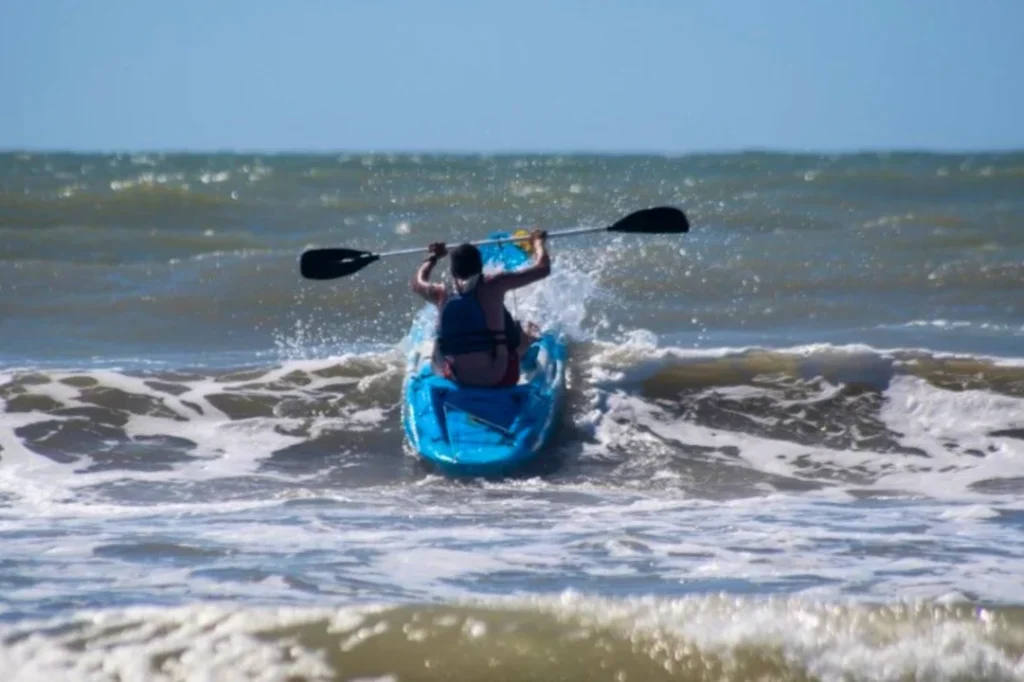 DENUNCIARON A UN GUARDAVIDAS POR NO RESCATAR A UN KAYAKISTA EN PELIGRO