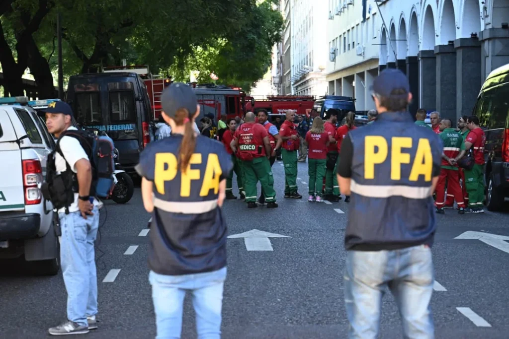 EXPLOTÓ UN PAQUETE BOMBA EN LA ESCUELA SUPERIOR DE GENDARMERÍA