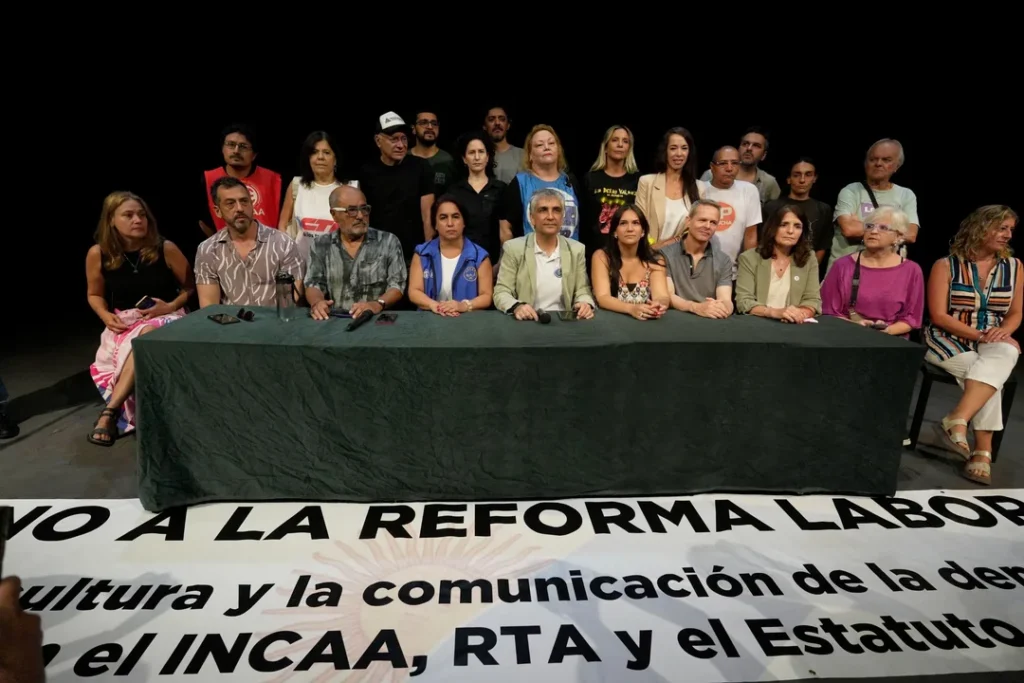 ARTISTAS, PERIODISTAS Y REPRESENTANTES DE LA CULTURA Y LA COMUNICACIÓN RECHAZAN LA REFORMA LABORAL