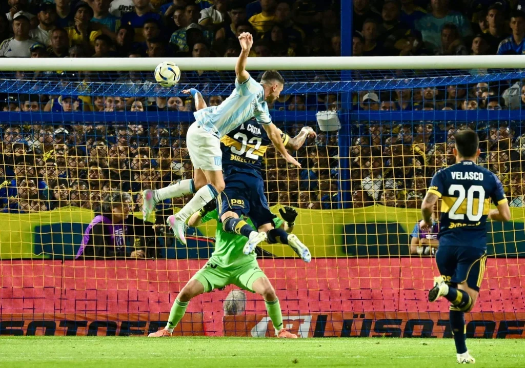 BOCA RECIBE A RACING, EN UN DUELO CLAVE QUE PODRÍA DEFINIR LA CONTINUIDAD DE ÚBEDA