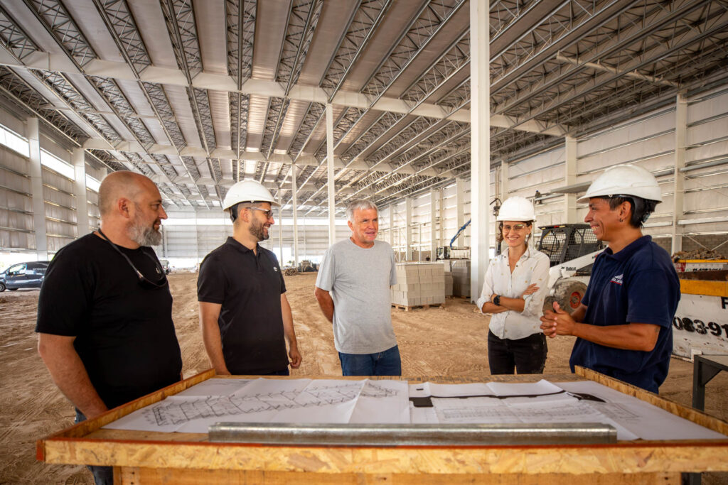 CARLOS BALOR VISITÓ EL PREDIO DE HANSA