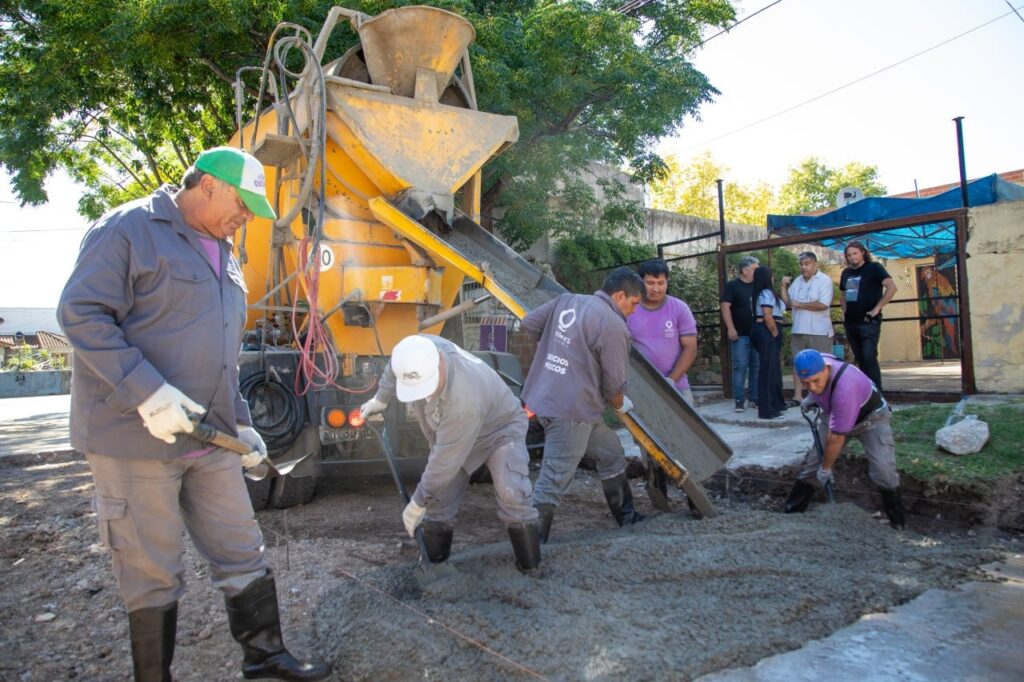CONTINÚAN LOS TRABAJOS DE BACHEO EN HORMIGÓN EN QUILMES OESTE
