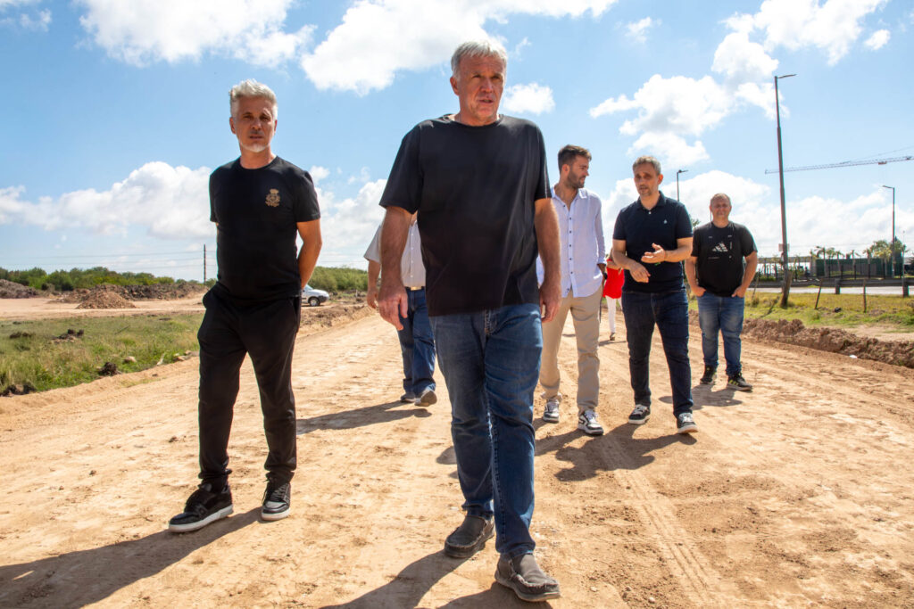 CARLOS BALOR VISITÓ LA OBRA DE LA NUEVA BAJADA DE LA AUTOPISTA BUENOS AIRES-LA PLATA