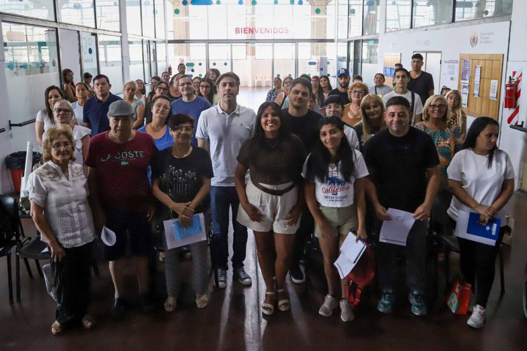 GRAN CONCURRENCIA EN EL TALLER DE ALFABETIZACIÓN DIGITAL QUE SE DESARROLLA EN QUILMES TEC