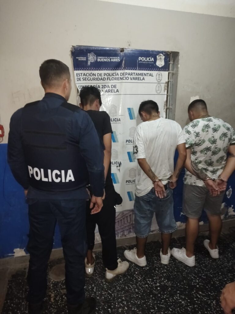 ROBO, PERSECUCIÓN, CHOQUE Y TRES APREHENDIDOS EN VARELA