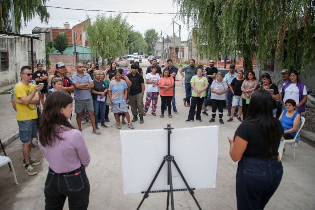 AVANZAN LOS TRABAJOS DE PAVIMENTACIÓN DE 19 CUADRAS EN EL BARRIO MONTEVERDE DE VILLA LA FLORIDA CON FONDOS MUNICIPALES