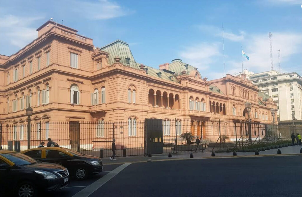 MEDIO ESTADOUNIDENSE PUSO EL FOCO EN LOS LÍMITES DEL PROGRAMA ECONÓMICO DE MILEI