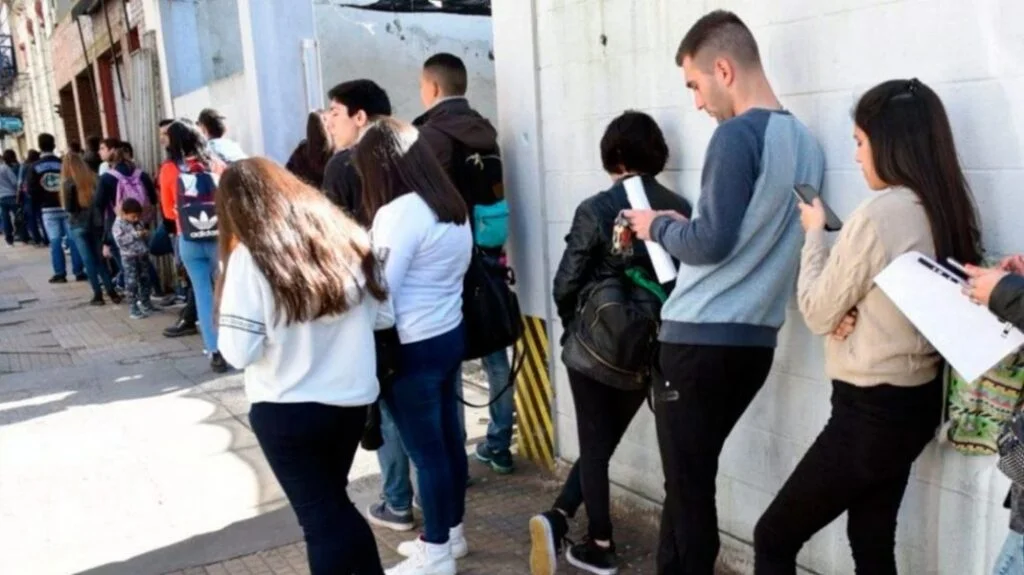 LA REFORMA LABORAL NO FRENÓ LA CAÍDA DEL EMPLEO: CERRARON CASI 7.000 EMPRESAS EN CUATRO MESES